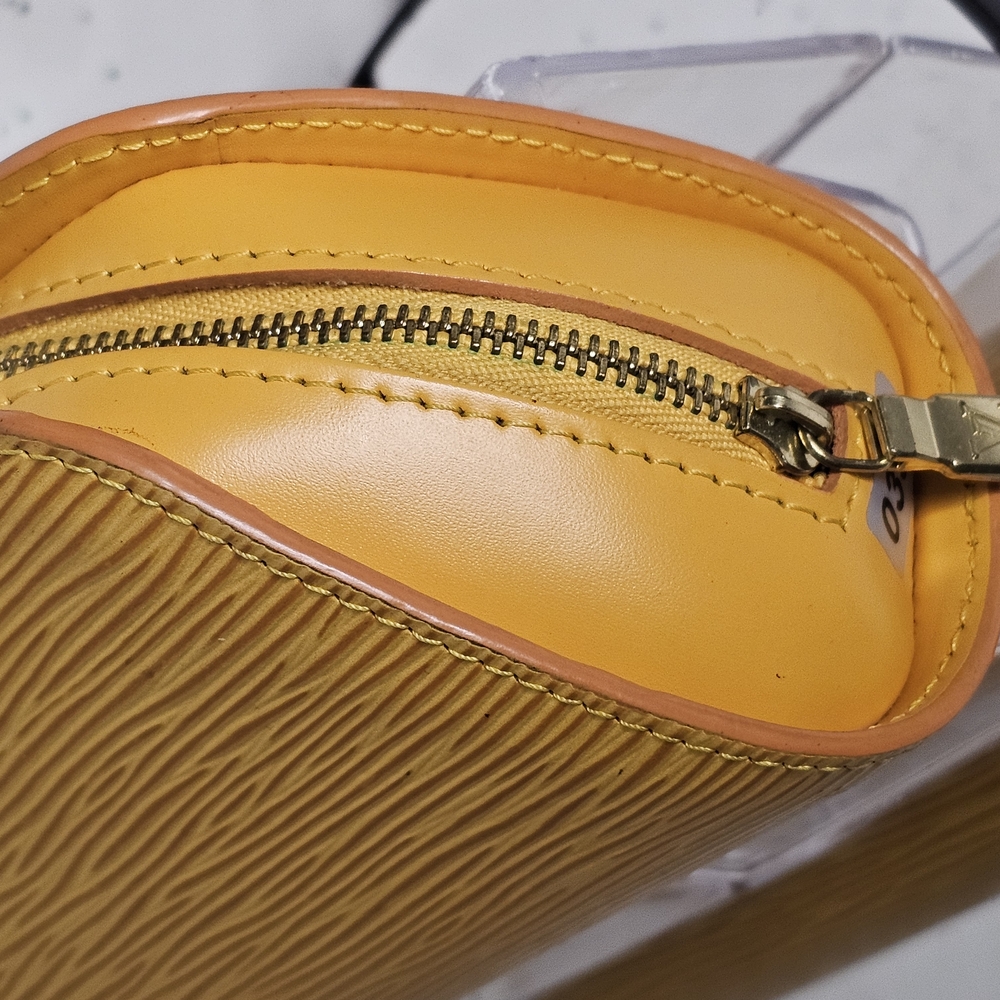 Louis Vuitton Dauphine Yellow and Purple Cosmetic Bag with Elegant Texture - Picture 5 of 16